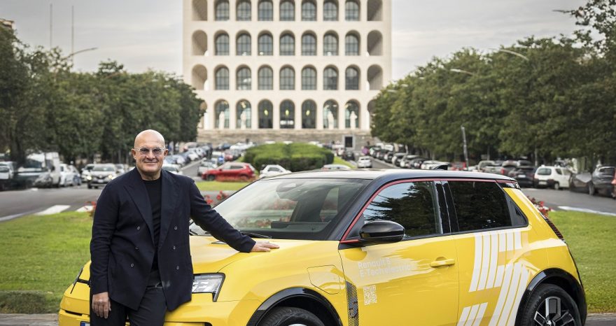 Rinnovabili • Successo Renault in Italia: Car of the Year, elettrificazione e sfide globali. L'intervista a Renato Fusilli