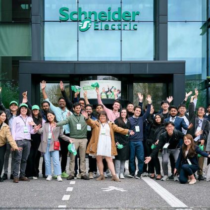 Rinnovabili • Al via l’edizione 2025 della competizione mondiale Schneider Go Green Competition