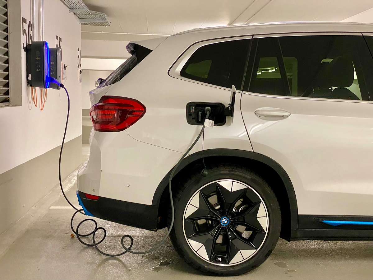 Auto elettriche, Italia cresce ma è ultima tra i big dell'UE