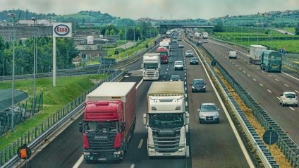 Rinnovabili • Bonus autotrasporto per camion elettrici, ibridi e GNL: ecco come richiederlo