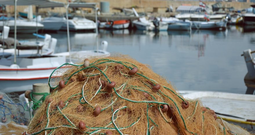 Rinnovabili • Attrezzi da pesca, rifiuti plastici che inquinano il mare