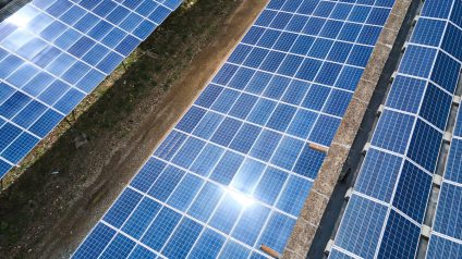 Rinnovabili • Inclinazione del fotovoltaico bifacciale, quale il miglior angolo per gli impianti europei?