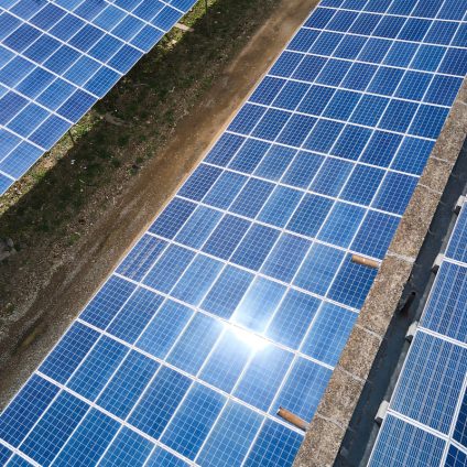 Rinnovabili • Inclinazione del fotovoltaico bifacciale, quale il miglior angolo per gli impianti europei?