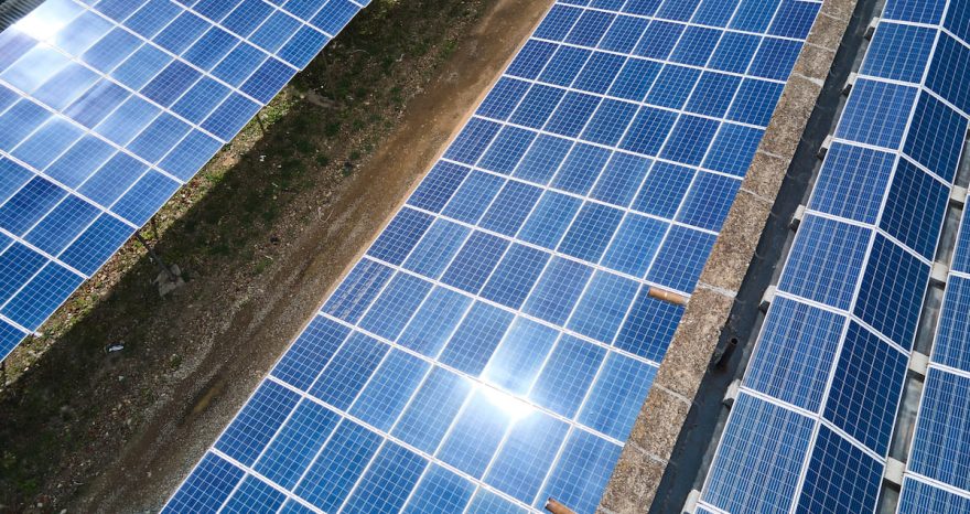 Rinnovabili • Inclinazione del fotovoltaico bifacciale, quale il miglior angolo per gli impianti europei?