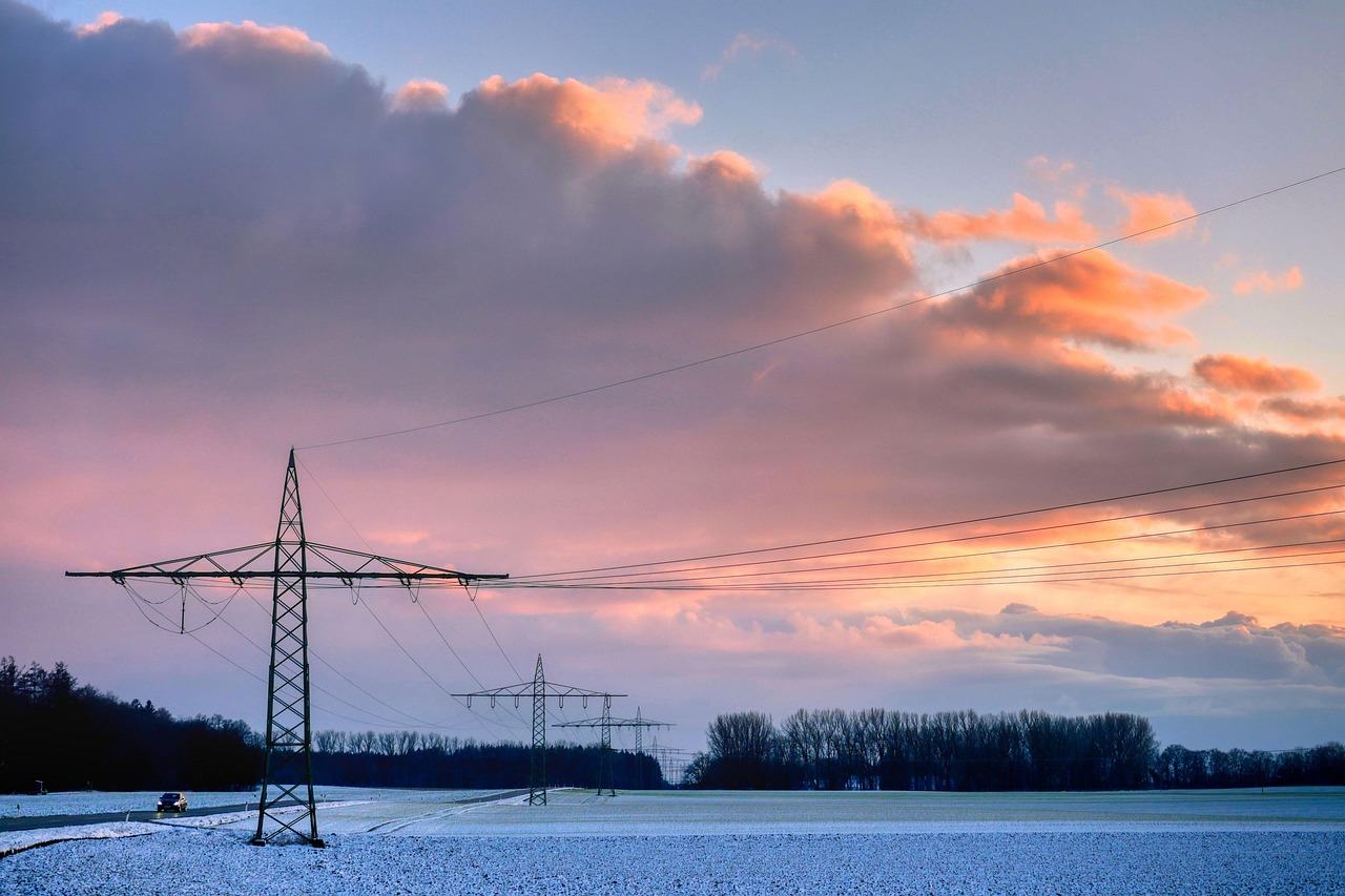 Il 41% della produzione elettrica mondiale è senza CO2 ma il caldo spinge in alto le fossili