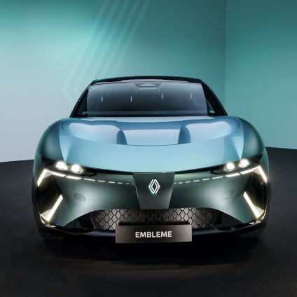 Rinnovabili • Renault Emblème riduce le emissioni del 90%. A fine vita? Quasi tutto riciclabile