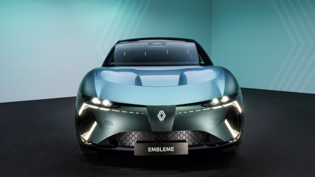 Rinnovabili • Renault Emblème riduce le emissioni del 90%. A fine vita? Quasi tutto riciclabile