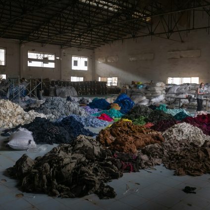 Rinnovabili • Raccolta rifiuti tessili, senza sostegno economico si rischia lo stop