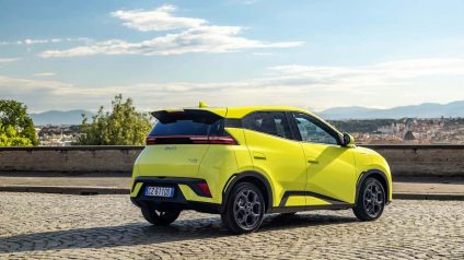 Rinnovabili • BYD sorpassa Tesla sulle vendite in Europa: è solo questione di prezzo