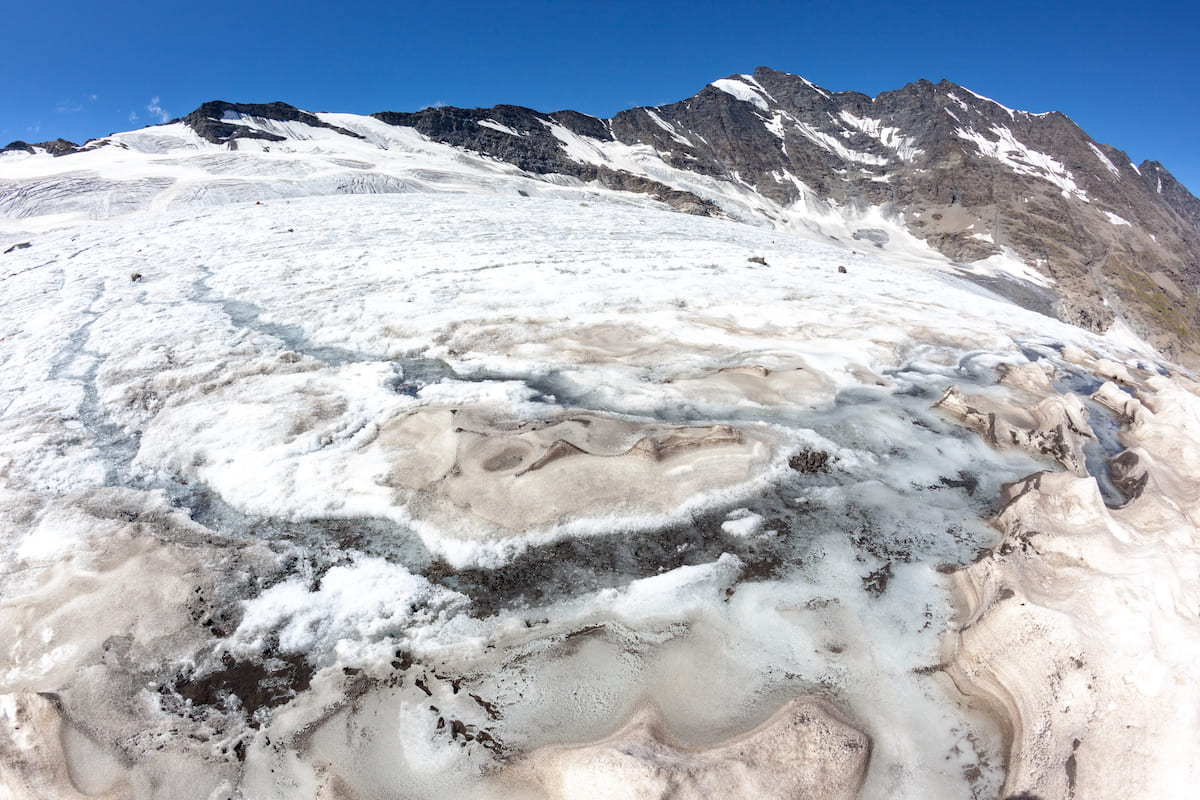 Crollo del ghiacciaio in Svizzera, Alpi e Pirenei si riscaldano più del doppio rispetto al resto del mondo