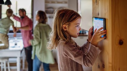 Rinnovabili • Potenziare gli Spazi Abitativi con l'Automazione Domestica Intelligente