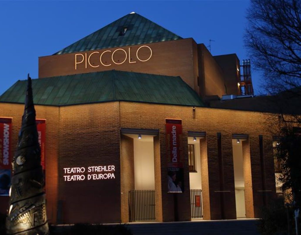 Un partenariato pubblico-privato (PPP) per migliorare l’efficienza energetica di cinque edifici della Fondazione Piccolo Teatro di Milano – Teatro d’Europa: Teatro Strehler, Teatro Studio Melato, Teatro Grassi, Laboratorio di Settimo Milanese e Deposito di via Bernina; Saranno evitate oltre 300 tonnellate l’anno di emissioni CO2 in atmosfera, pari al beneficio ambientale di 4.000 nuovi alberi piantumati.