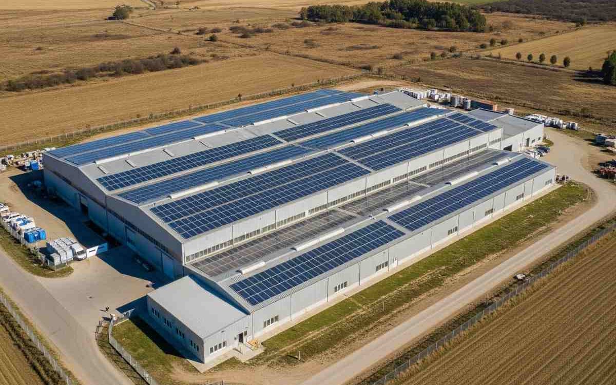 Fotovoltaico industriale in crescita i dati del Renewable Energy Report 2025