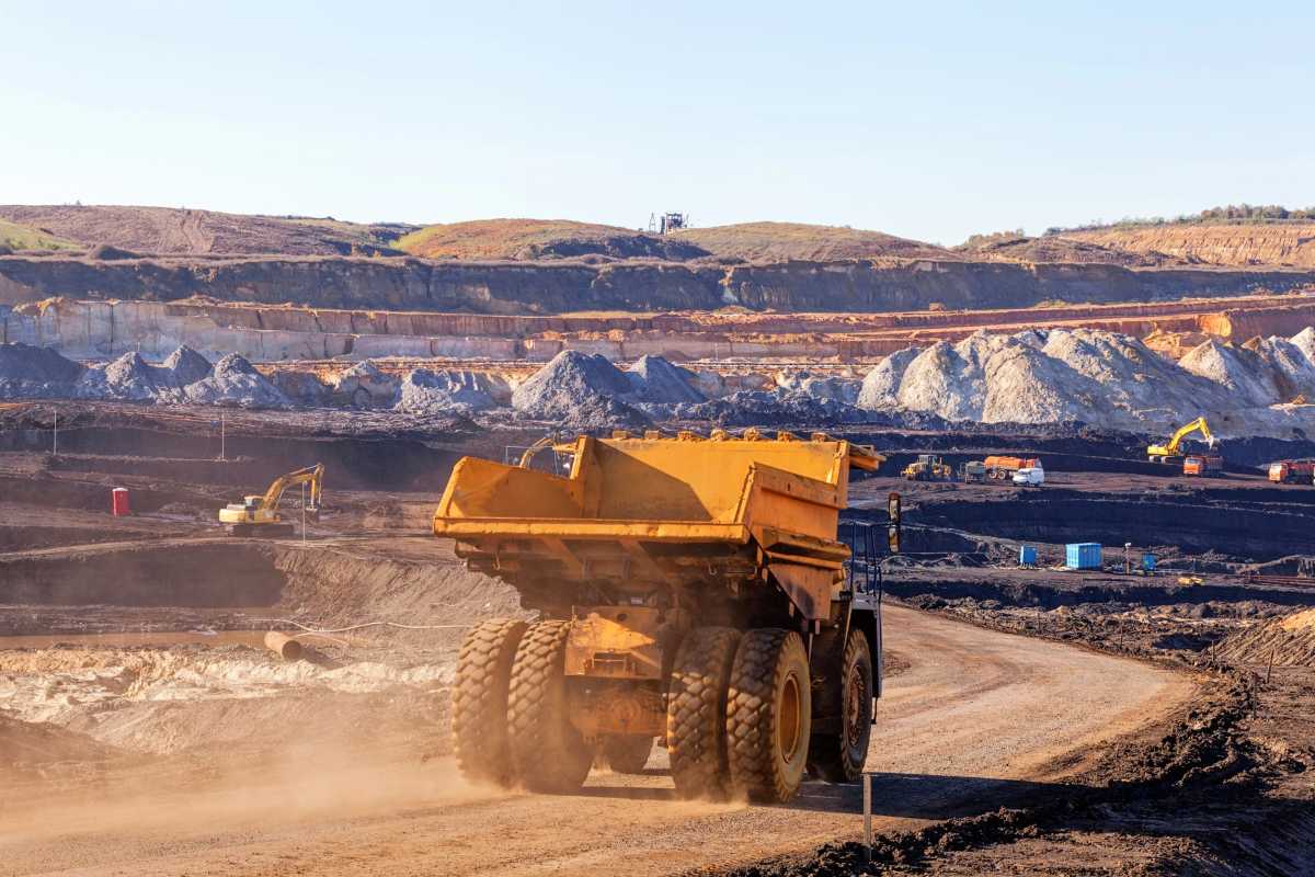 Minerali critici, l’allarme dell’IEA: “rischi crescenti per la sicurezza energetica e il rame entro il 2035”