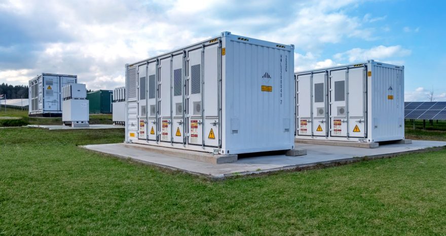 Rinnovabili • BayWa r.e. completa la vendita del suo più grande progetto di accumulo di energia a batteria in Europa