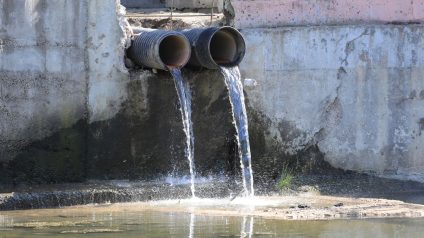 Rinnovabili • Trattare le acque reflue con minerali alcalini favorisce il sequestro oceanico di CO2