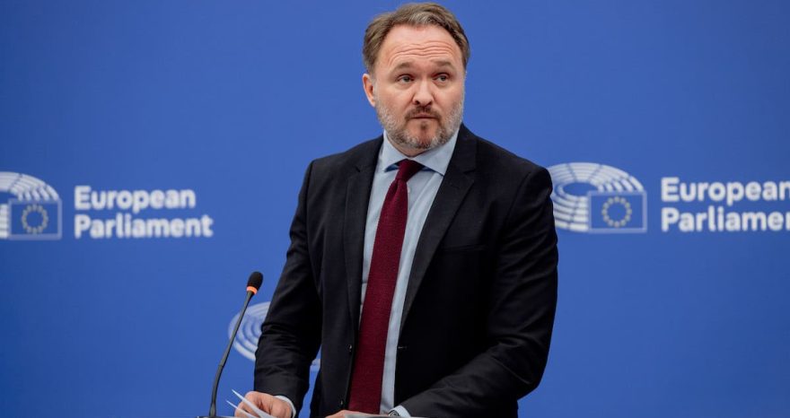 Rinnovabili • Addio all'energia della Russia, l'Ue presenta la roadmap definitiva