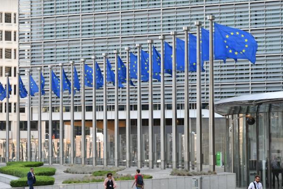 Auto vecchie ed elettriche: le nuove misure della Commissione