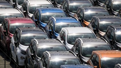 Rinnovabili • Perché l'automobile è in crisi? Uno studio indaga cosa accade al mercato globale