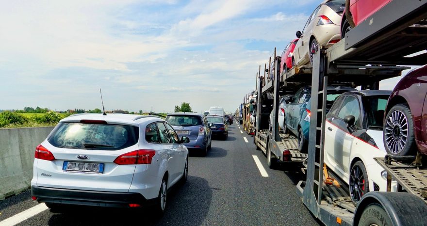 Rinnovabili • Emissioni auto, Ue ascolta i costruttori: cambia regolamento sulle multe