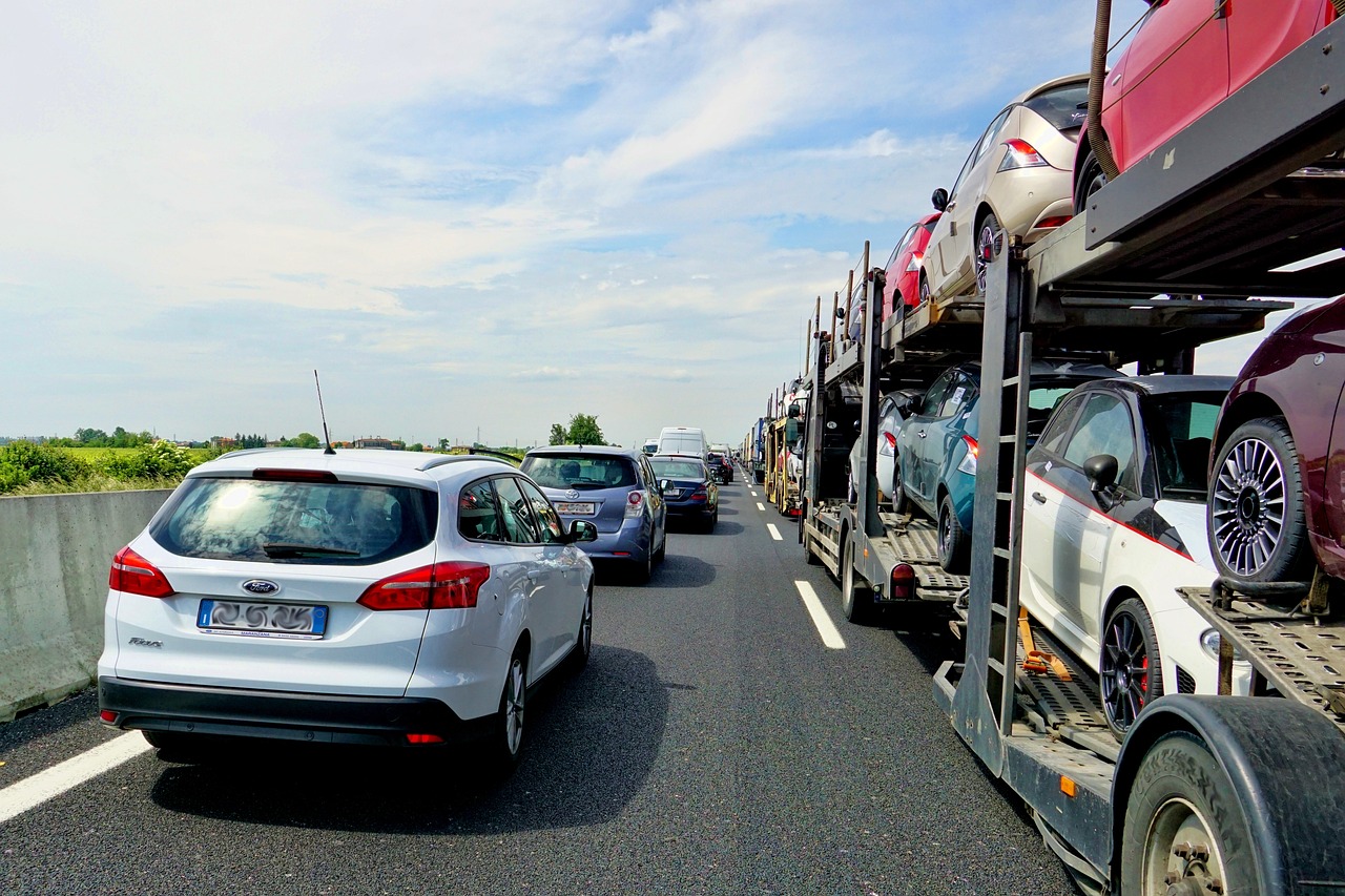 Emissioni auto, Ue ascolta i costruttori: cambia regolamento sulle multe