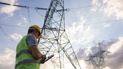 Rinnovabili • PRYSMIAN e GCCIA guidano l'innovazione sostenibile per le reti elettriche in Medio Oriente grazie a conduttori E3X