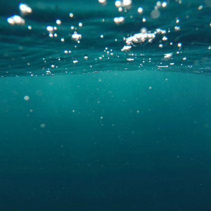 Rinnovabili • Mappatura delle microplastiche nell'oceano: più pericolose quelle in profondità