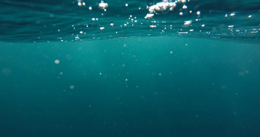 Rinnovabili • Mappatura delle microplastiche nell'oceano: più pericolose quelle in profondità