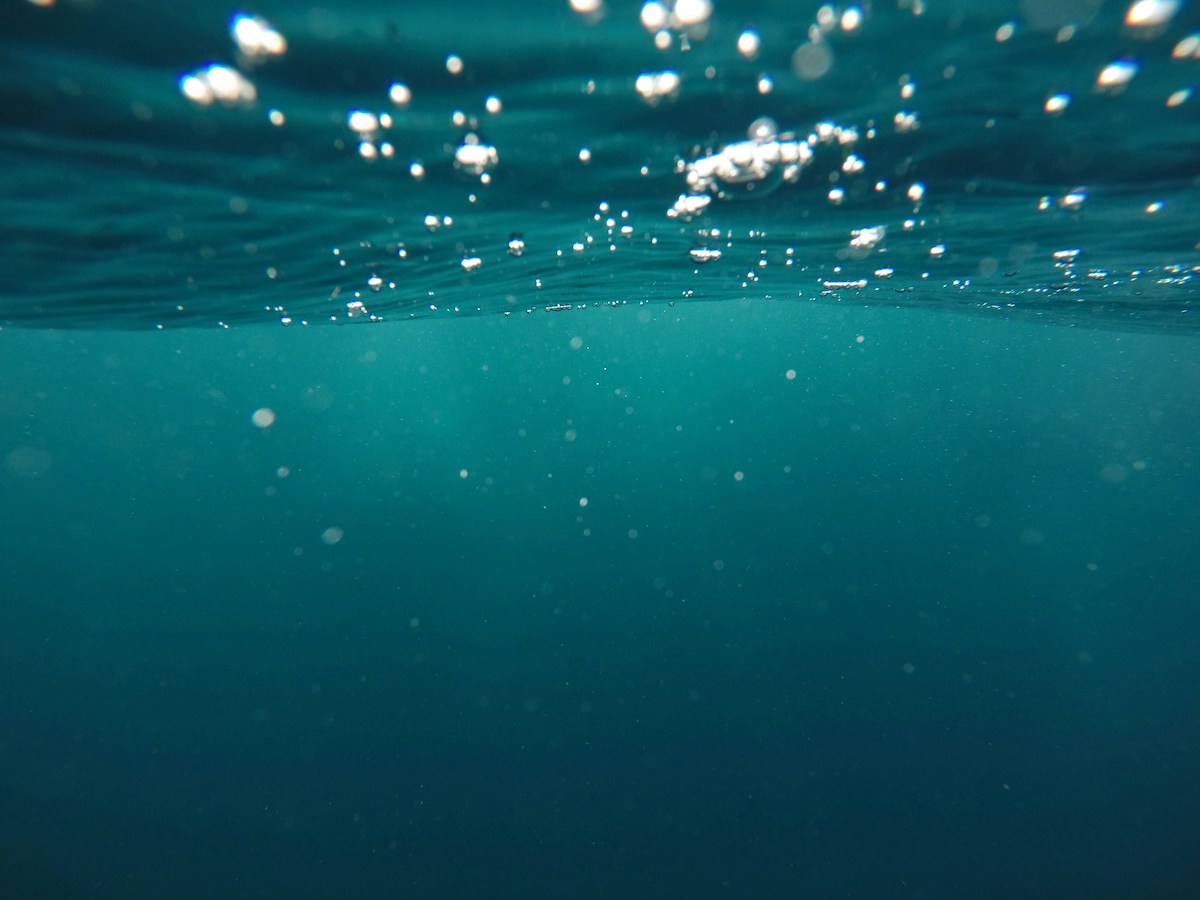 Rinnovabili • Mappatura delle microplastiche nell'oceano: più pericolose quelle in profondità