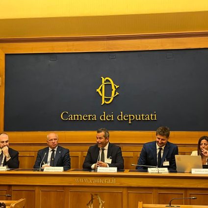 Rinnovabili • Inquinamento portuale, un sistema tech con droni e boe smart per monitoraggio ambiente