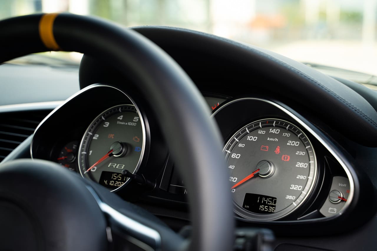 Obiettivi CO2 per nuove auto, il Parlamento UE ricorre alla procedura d'urgenza
