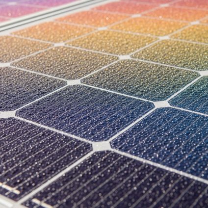 Rinnovabili • Come raffreddare i pannelli solari in maniera economica ed efficiente