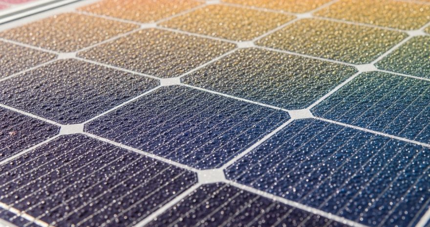 Rinnovabili • Come raffreddare i pannelli solari in maniera economica ed efficiente