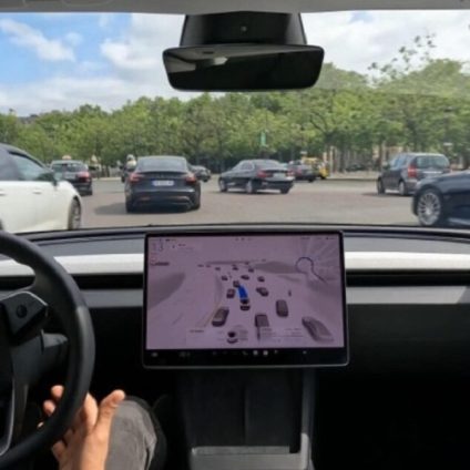 Rinnovabili • Tesla a guida autonoma sulle strade di Parigi: come funziona il Full Self-Driving?