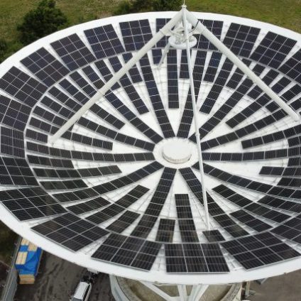 Rinnovabili • Uso innovativo delle parabole satellitari per la generazione di energia solare