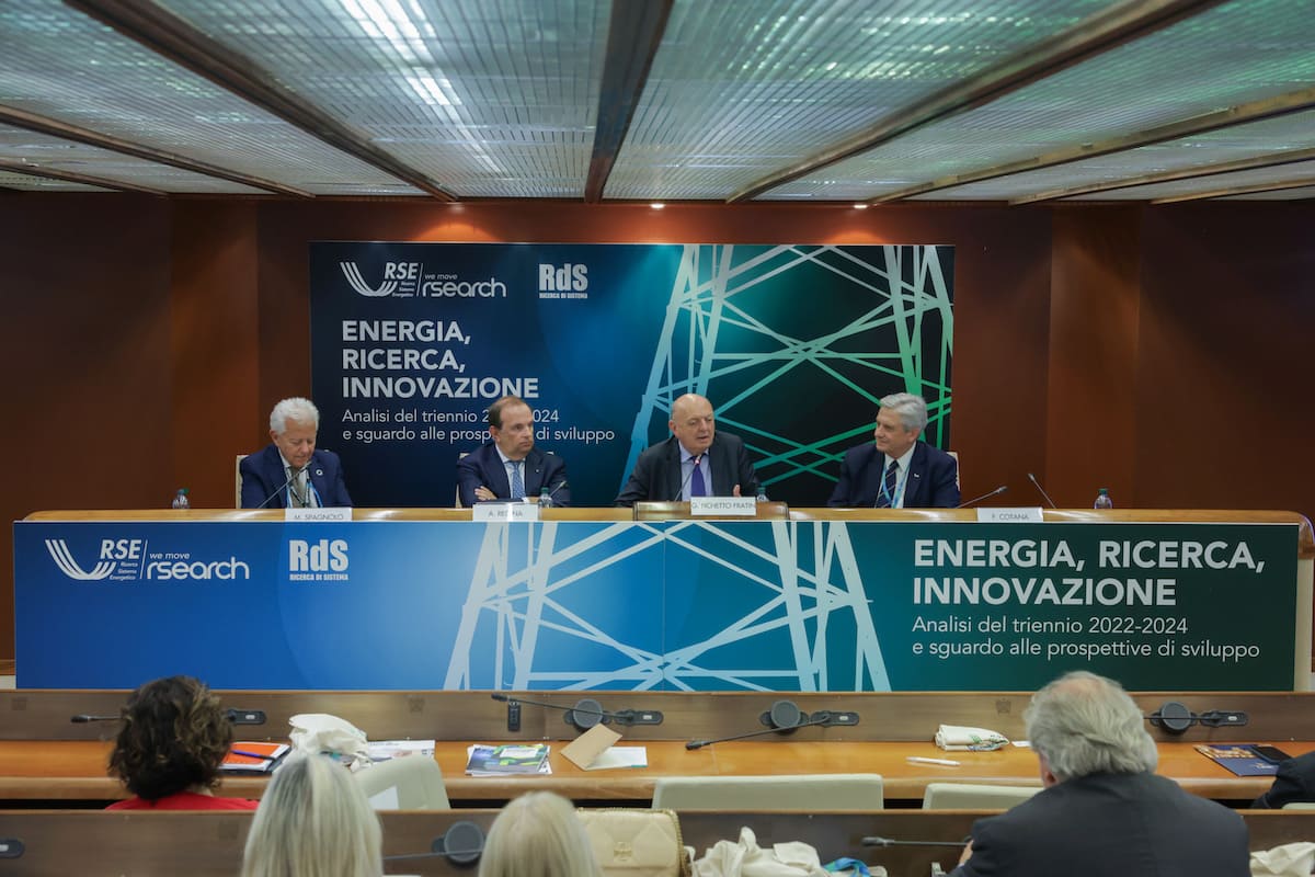 Rinnovabili • i è svolto oggi, presso la Sala Pininfarina della sede di Confindustria a Roma, l’evento “Energia, ricerca, innovazione. Analisi del triennio 2022–2024 e sguardo alle prospettive di sviluppo”,