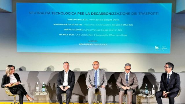 Rinnovabili • Il Tour d'Europe fa tappa a Roma nella sede di ENI. Biocarburanti al centro del dibattito.