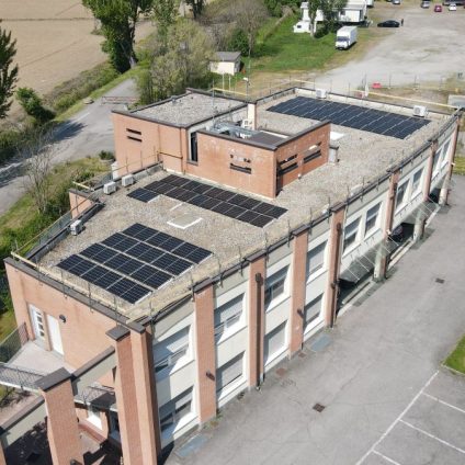 Rinnovabili • Il sole alimenta il 1° centro di raffrescamento contro le ondate di calore in Italia
