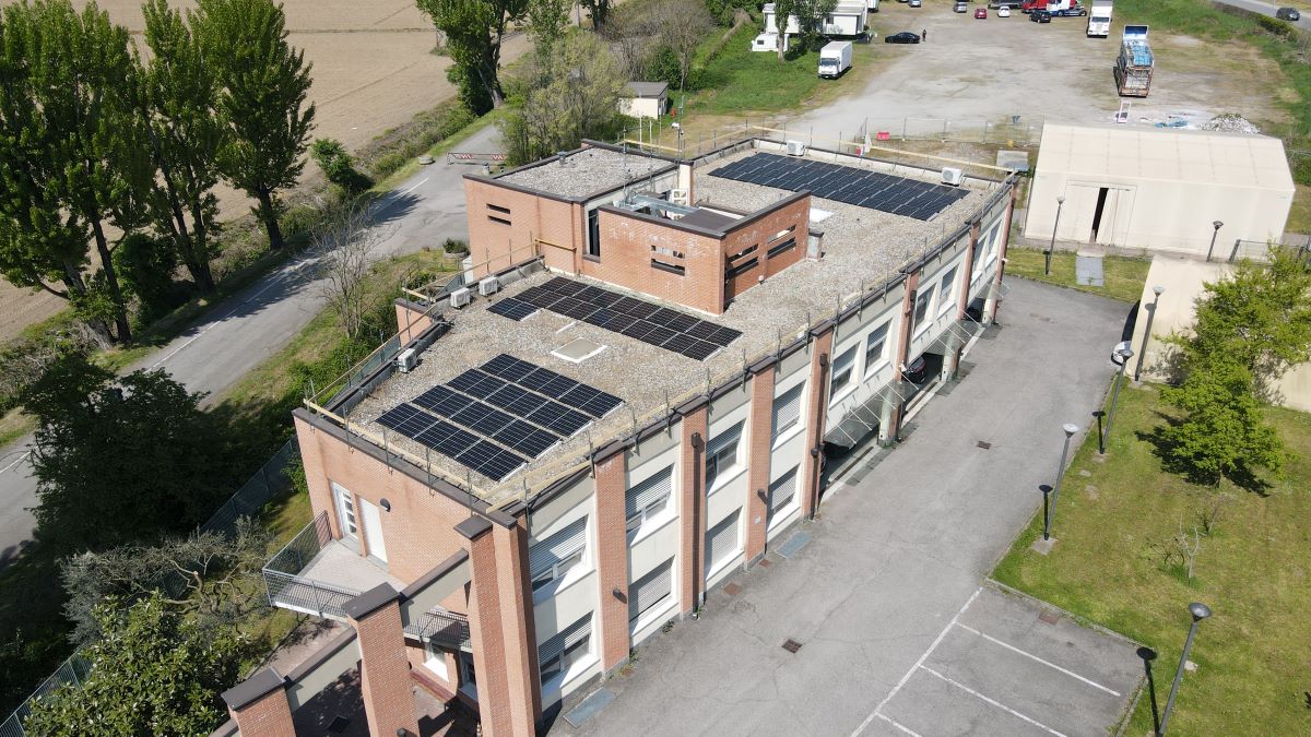 Rinnovabili • Il sole alimenta il 1° centro di raffrescamento contro le ondate di calore in Italia