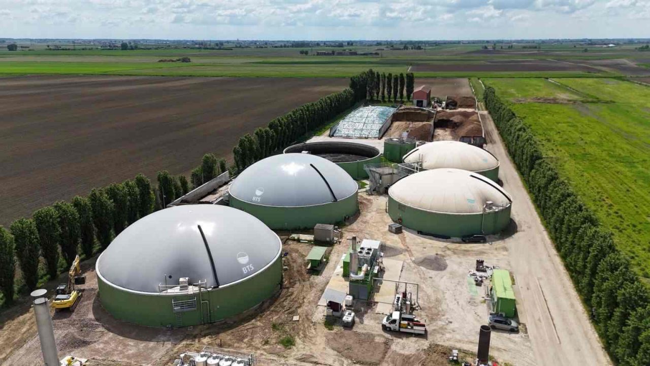 Rinnovabili • La joint venture Green One riceve 208 milioni di finanziamento da Deutsche per realizzare 10 impianti di biometano in Italia.