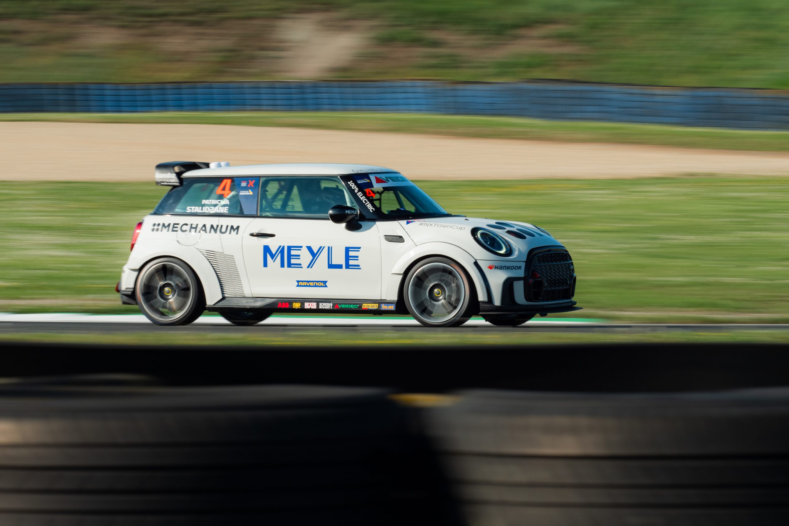 Motorsport: MEYLE diventa partner di NXT Gen Cup, la prima coppa al mondo junior di auto 100% elettriche