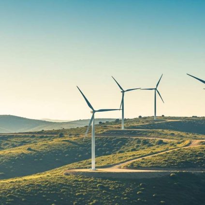 Rinnovabili • Valutazione di Impatto Ambientale Sardegna, il Tar accoglie il ricorso di Asja contro l’inerzia del Mase sul parco eolico da 55,8 MW: tempi sforati, spese da rimborsare.
