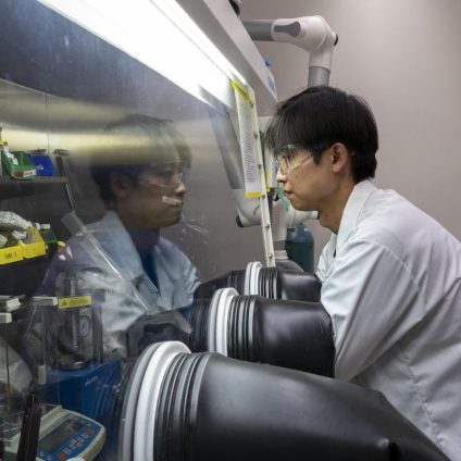 Rinnovabili • Così il sodio metallico migliora le batterie allo stato solido a base di Li