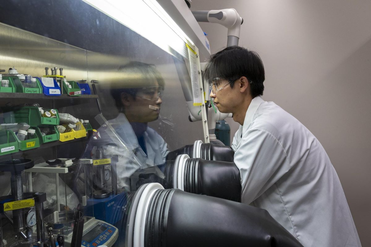Rinnovabili • Così il sodio metallico migliora le batterie allo stato solido a base di Li