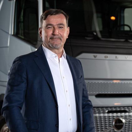 Rinnovabili • Volvo Trucks: 5mila camion elettrici venduti, test sul camion a idrogeno e un nuovo tir con 600 km di autonomia