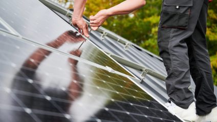 Rinnovabili • Fotovoltaico residenziale: dalla Sardegna 20mln per le famiglie a basso reddito