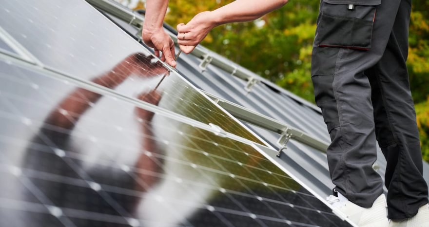 Rinnovabili • Fotovoltaico residenziale: dalla Sardegna 20mln per le famiglie a basso reddito