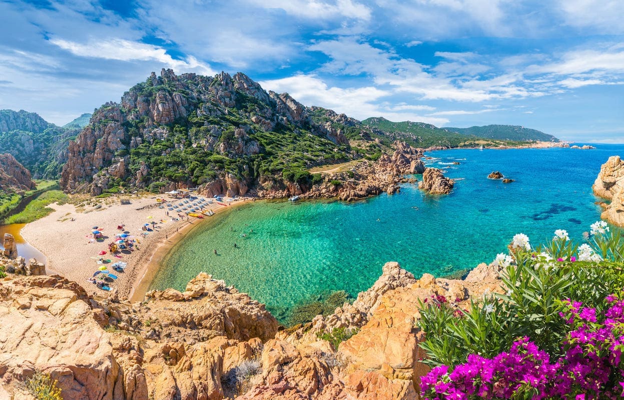 Rinnovabili • Salva Casa Sardegna: è Legge la proposta che rifiuta i micro appartamenti