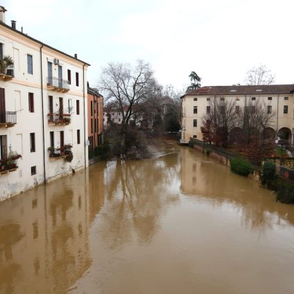Rinnovabili • Italia fragile, oltre 95% comuni a rischio frana, alluvione, erosione costiera o valanghe