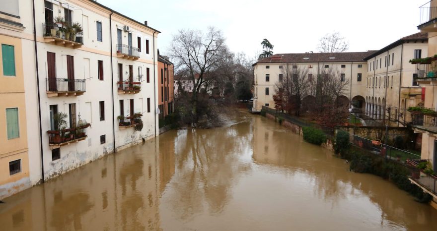 Rinnovabili • Italia fragile, oltre 95% comuni a rischio frana, alluvione, erosione costiera o valanghe